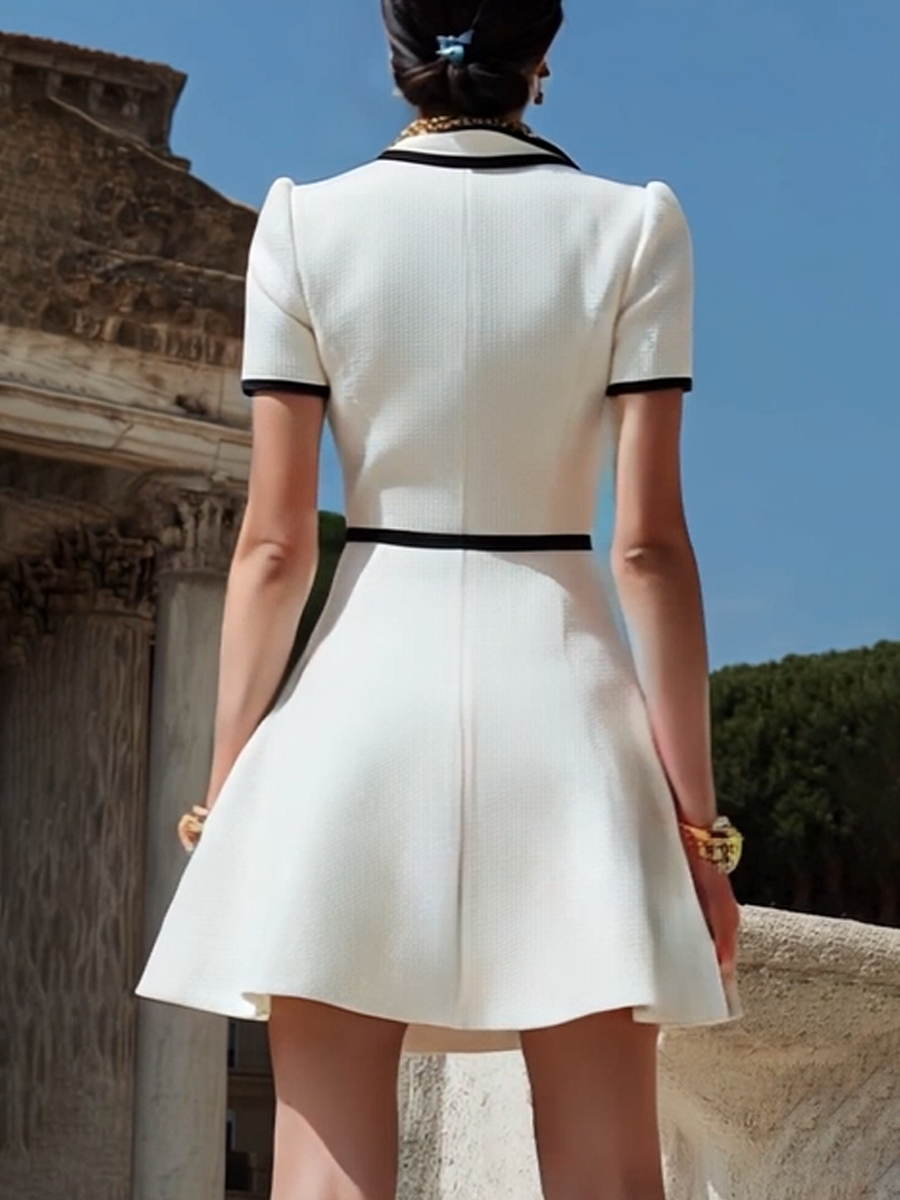 Vestido de mujer con diseño de cremallera blanca y ribete negro