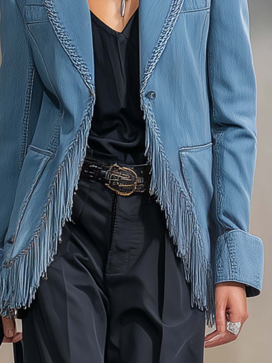 Exquisito blazer vaquero azul en forma de X con solapa de pico y borlas decorativas de estilo occidental informal