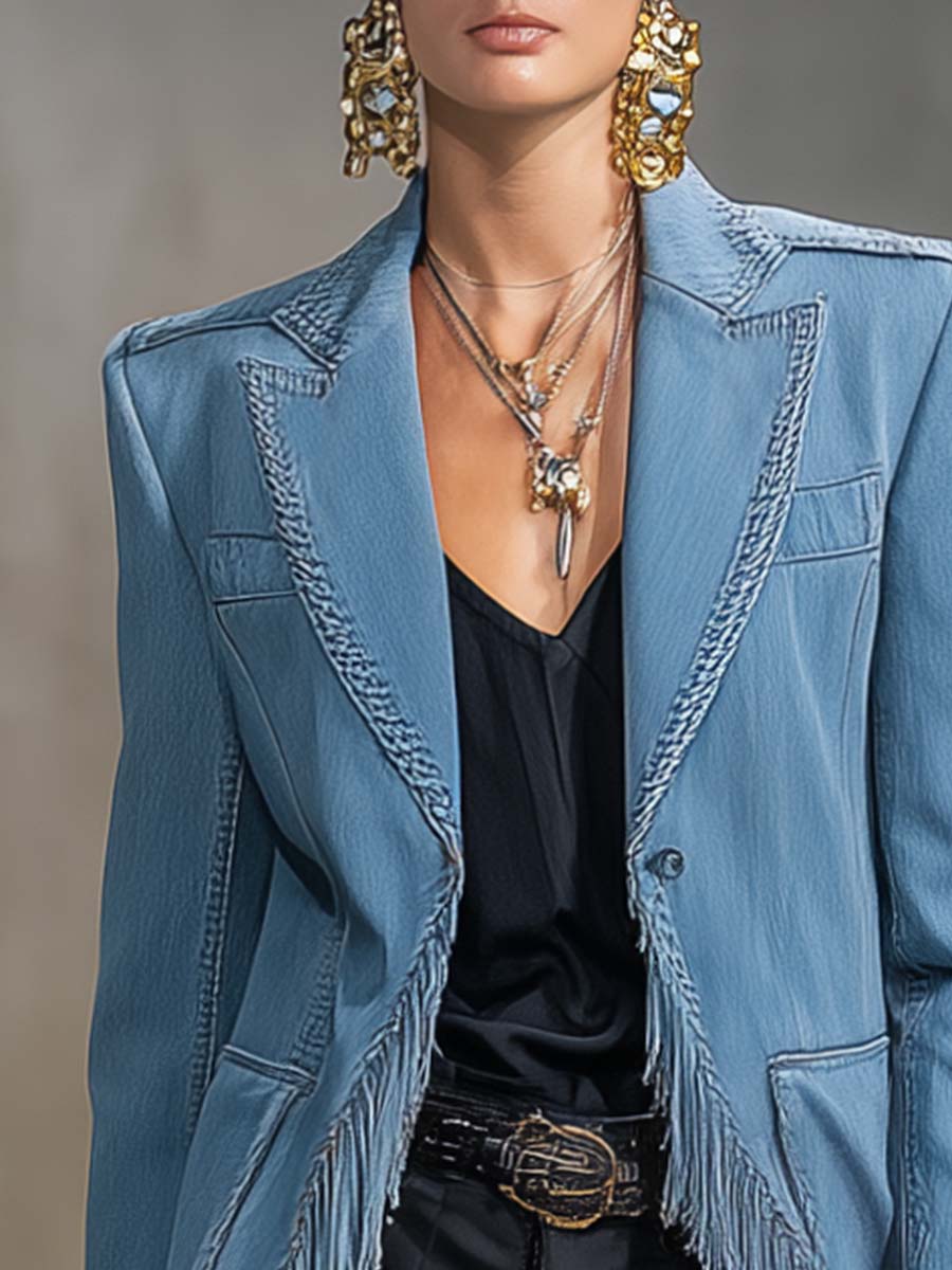 Exquisito blazer vaquero azul en forma de X con solapa de pico y borlas decorativas de estilo occidental informal