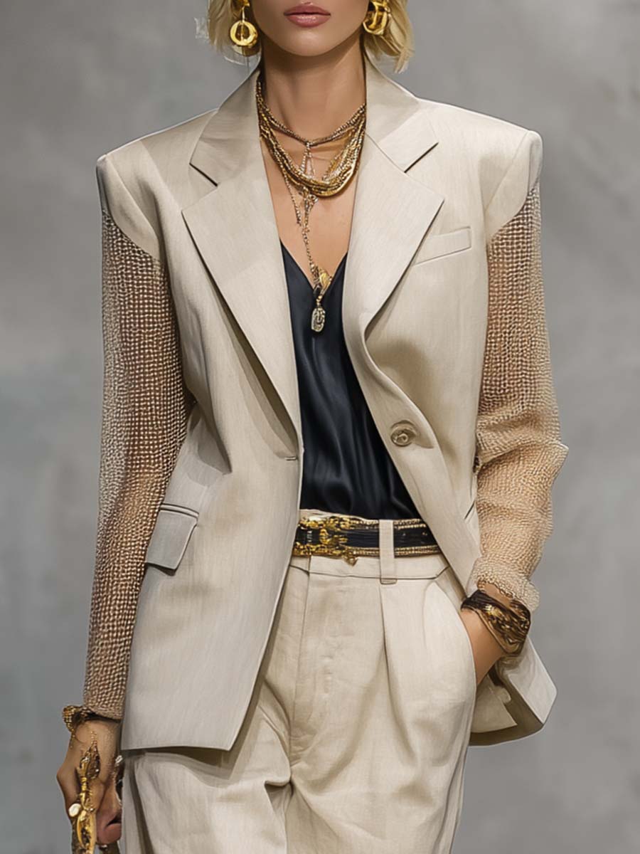 Exquisito traje beige informal de manga larga con solapa con muesca y un solo botón de malla
