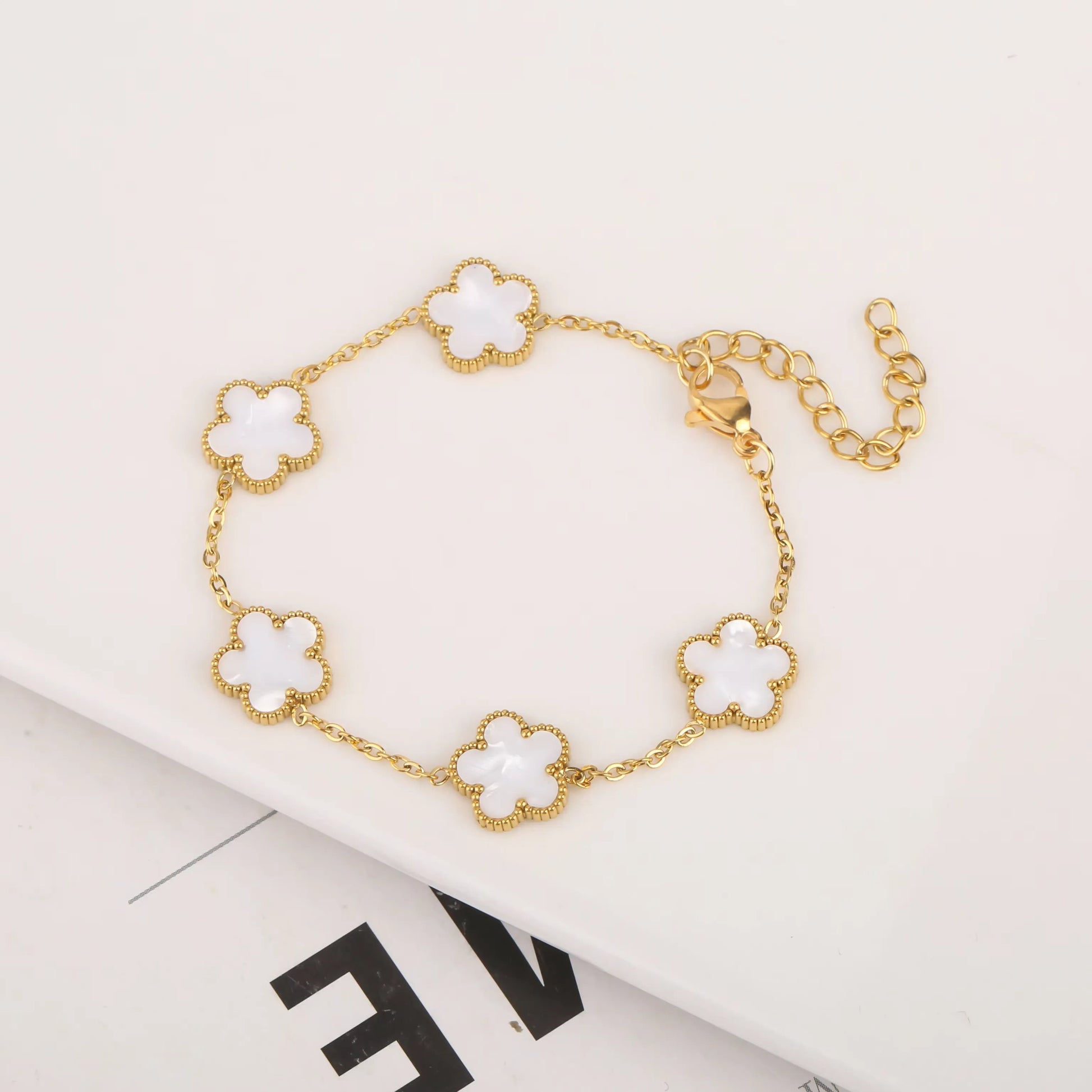 Enchanting Five Leaf Bracelet - Stylunna