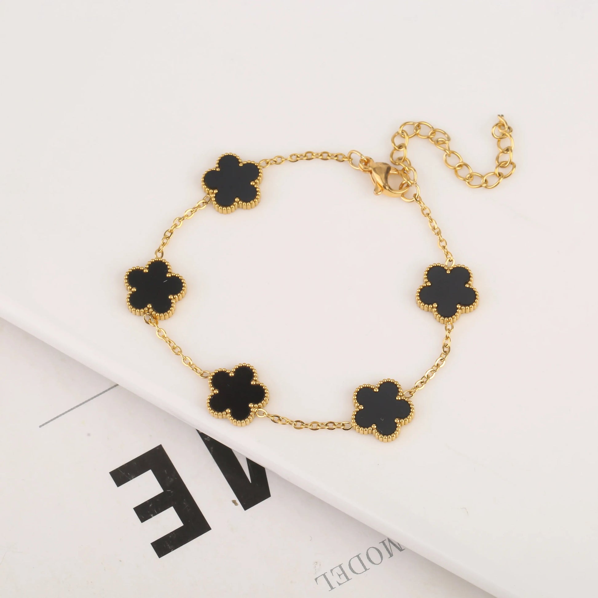 Enchanting Five Leaf Bracelet - Stylunna