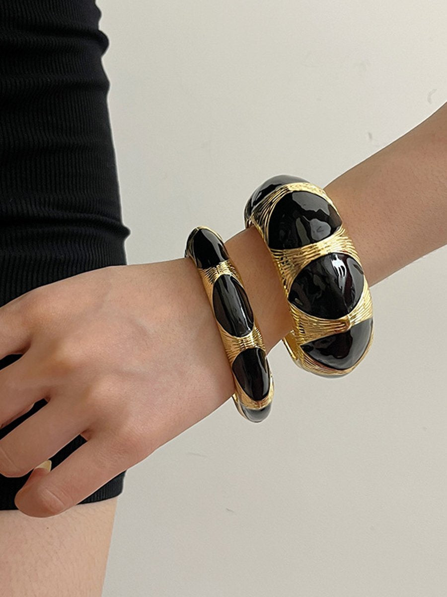 Pulsera abierta vintage de esmalte dorado y negro para mujer